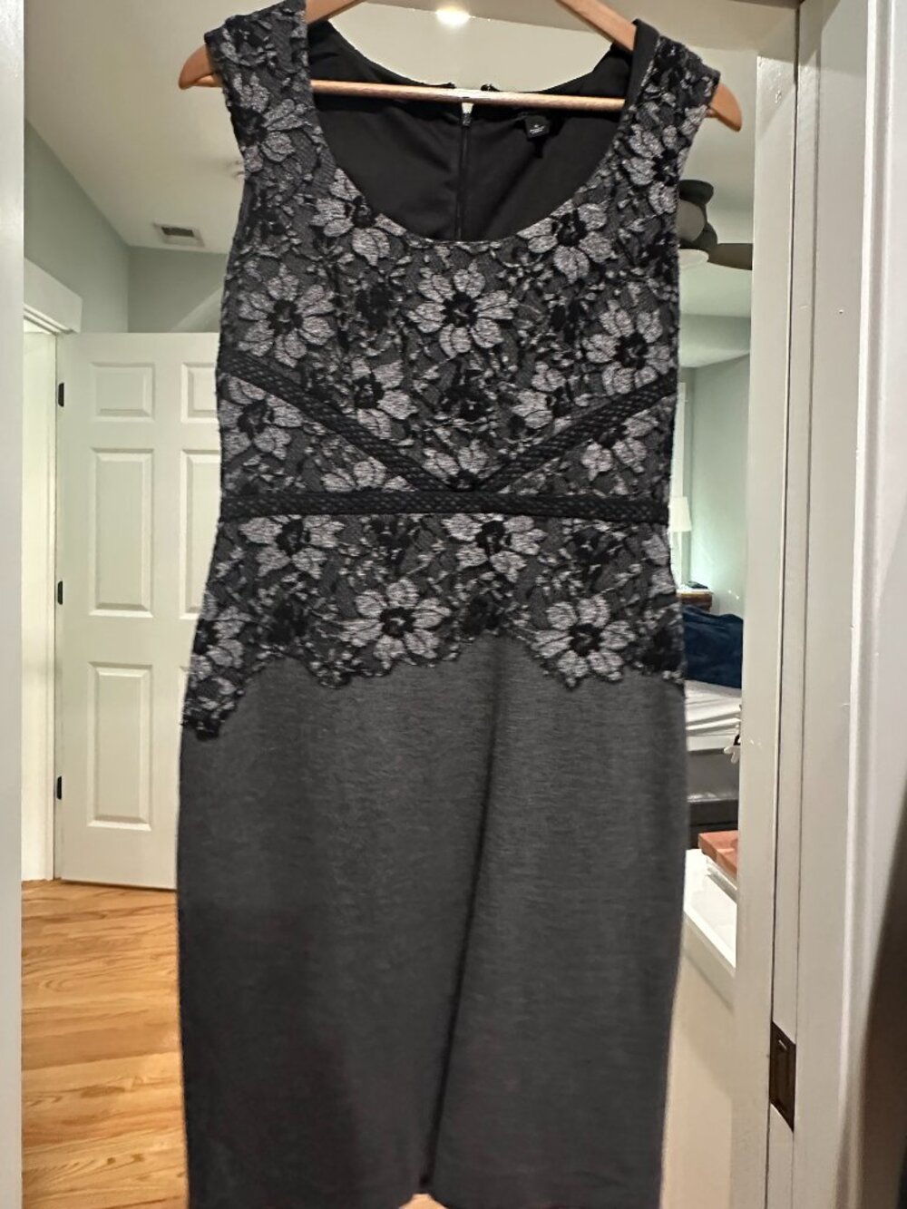 Ann Taylor Black & Gray Lace Sheath Dress – Size 6